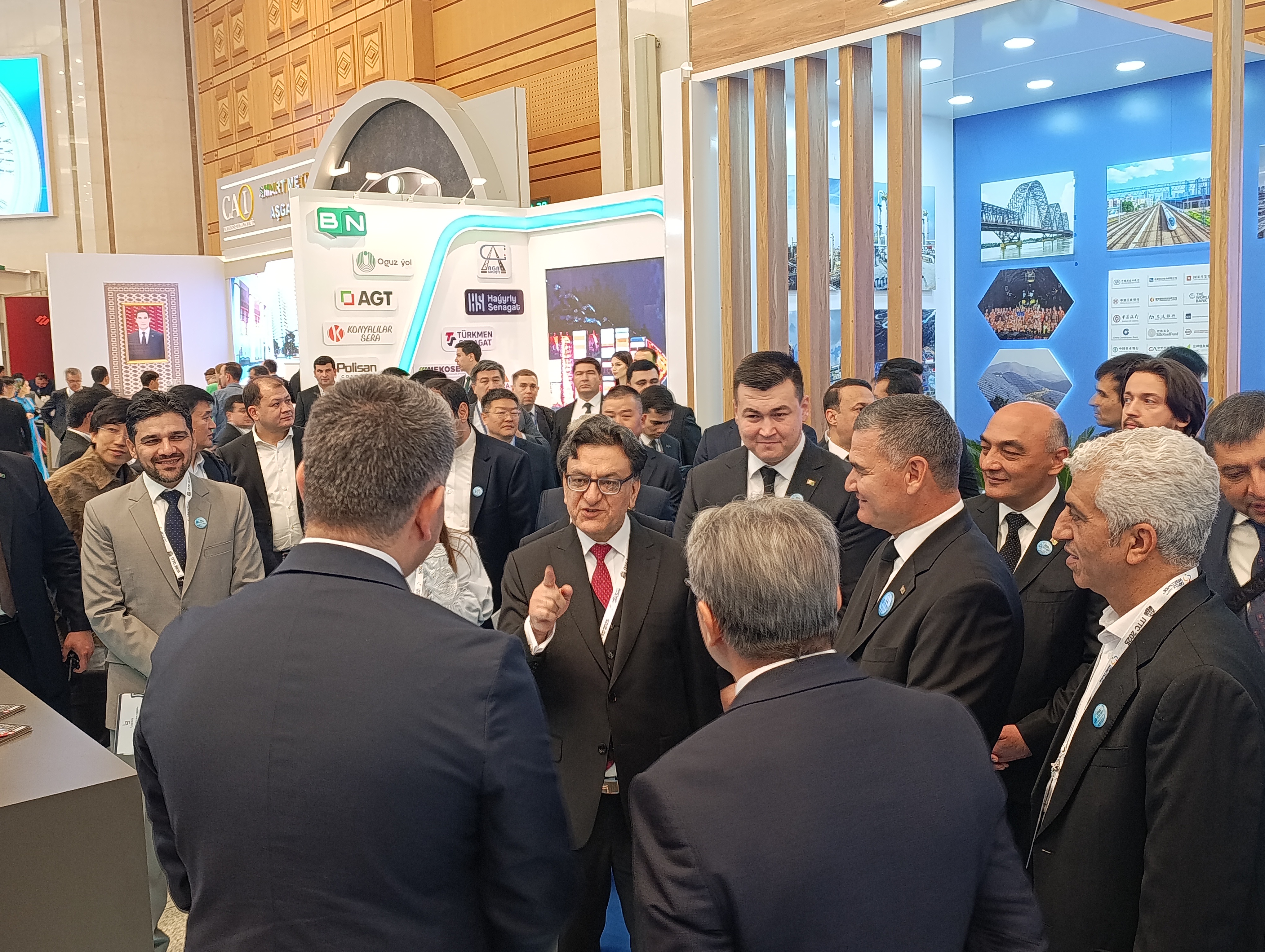 Turkish Airlines — в центре внимания посетителей на выставке ITTC-2025 в Ашхабаде.jpg