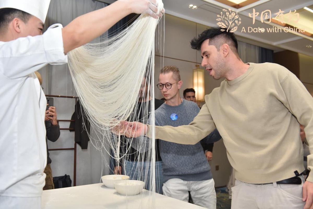 drevnie-sokrovishcha-i-sovremennoe-ocharovanie-shansi-privlekaet-vnimanie-mirovyh-reportyorov.jpg(6)