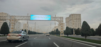 LED-мониторы с напоминаниями о безопасности на дорогах установлены в Ашхабаде