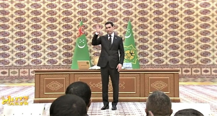  Президенту Туркменистана вручен знак воинского звания генерала армии