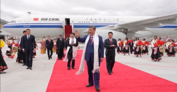 Xi Jinping Meets Representatives of Various Ethnic Groups and Social Sectors in Tibet
