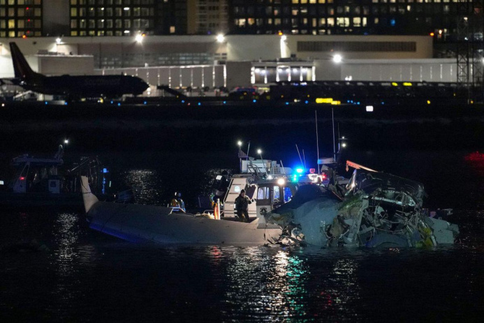  American Airlines jet collides with army helicopter while landing in Washington