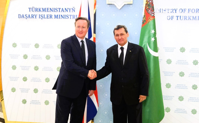  В Ашхабаде прошли переговоры глав МИД Туркменистана и Великобритании