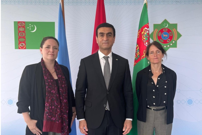  Постпред Туркменистана при ЮНОГ встретился с директором женевского офиса Human Rights Watch