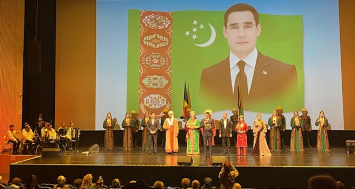  По завершении Дней культуры Туркменистана в Румынии стороны подписали документ о сотрудничестве в сфере образования