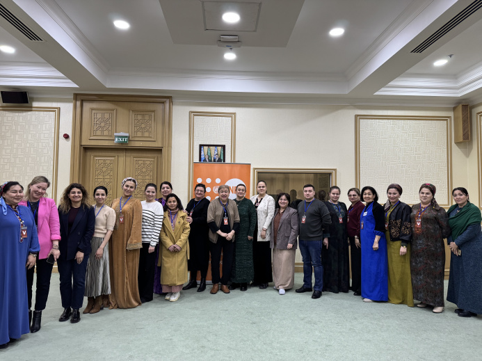  UNFPA conducts seminar on psychosocial support for families in Turkmenistan