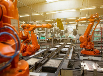 Laser trackers significantly enhance industrial robot precision