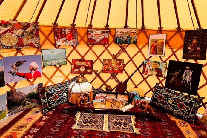  The Turkmen "white yurt" with national exhibits became the decoration of the folklore festival in Romania