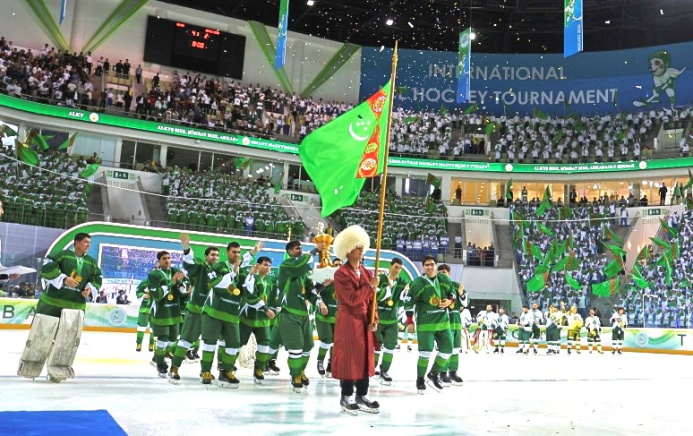  Туркменский «Галкан» стал победителем международного хоккейного турнира в Ашхабаде