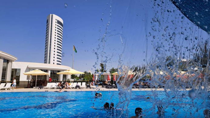  "Alter Sea": recreation in the city pool – as a replacement for the Caspian beach