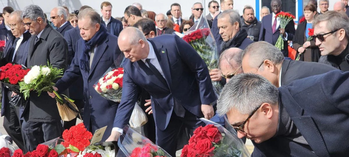  Посол Туркменистана в Москве принял участие в церемонии возложения цветов в «Крокус Сити Холл»