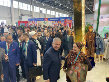 The Head of Tatarstan visited the stand of Turkmenistan at the exhibition in Kazan