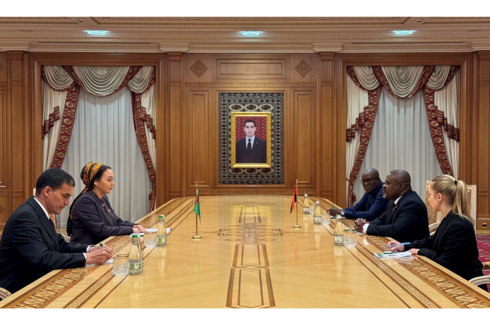  The Ambassador of the Republic of Angola presented his credentials to the Speaker of the Turkmen Parliament