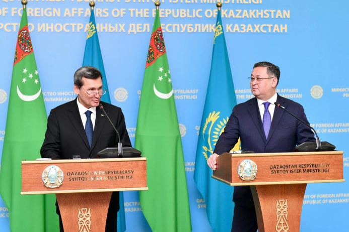  Türkmenistanyň Daşary işler ministri Astanada  gazak käşdeşi bilen gepleşikler geçirdi