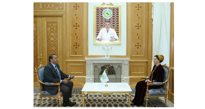  Oguljahan Atabayeva gave an interview to the main presenter of the Al-Arabiya TV channel