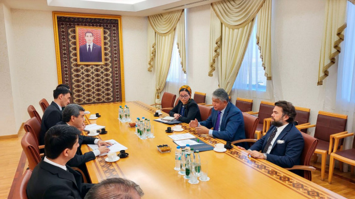  The Ministry of Education of Turkmenistan held a meeting with the Secretary General of TURKSOY