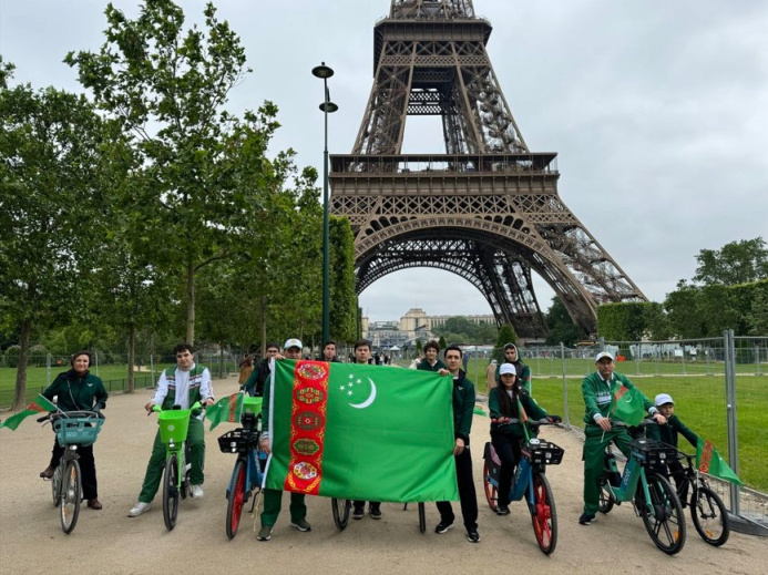  A bike ride in honor of World Bicycle Day was held in the French capital