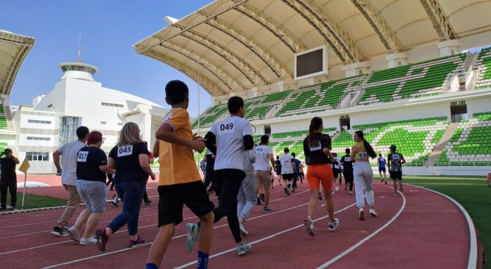  Бег за здоровье и дружбу: марафон #Runylga объединил жителей Ашхабада
