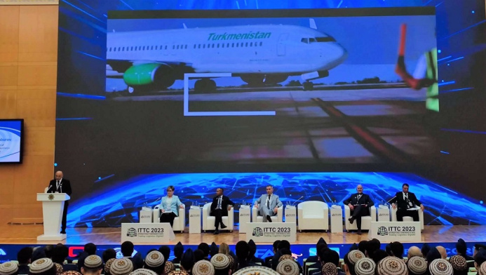  Глава «Туркменских авиалиний» анонсировал запуск новых пассажирских и грузовых рейсов