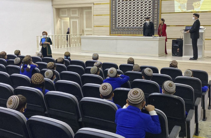  ИМО МИД Туркменистана организовал для школьников «Неделю прав ребенка»