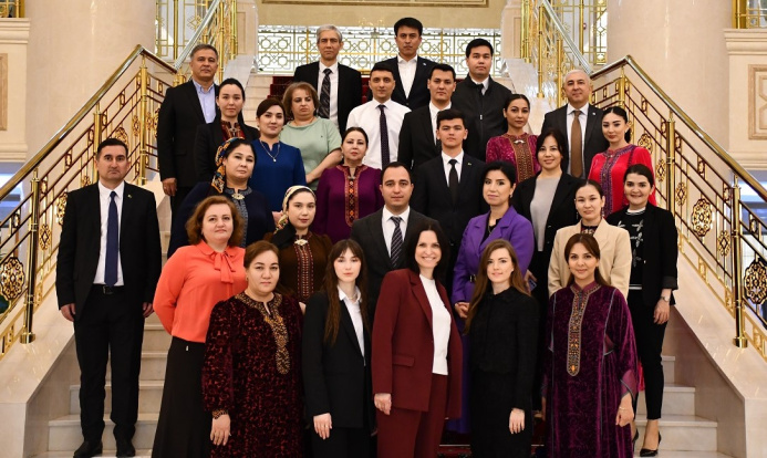  Ashgabat hosts leadership training to improve management skills of civil servants