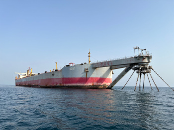 The UN has launched a complex operation to pump oil from an abandoned ship in the Red Sea