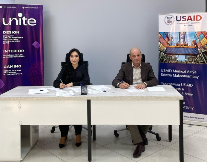  USAID Türkmenistanda eksportçylar bilengeňeşçileriň arasyndaky hyzmatdaşlygy goldap, çykyş edýär