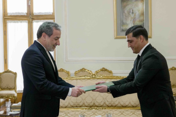 Ambassador of Turkmenistan to Tehran presents copies of credentials to Iranian Foreign Minister