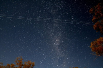 Täze "SpaceX Starlink" hemralary asmanda öňkülerinden has ýagty şöhle saçýarlar