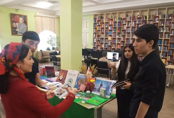  В Москве туркменские студенты выступили на мероприятии к Международному дню родного языка