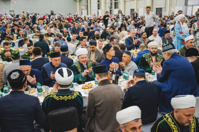  Более 12 тысяч мусульман приняли участие в масштабном ифтаре в России