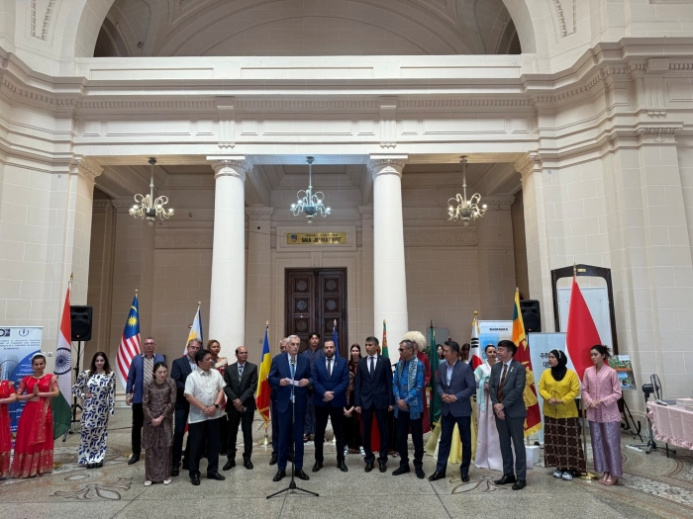  Ploýeştide geçirilen Aziýa medeniýetiniň festiwalynda Türkmenistan baý mirasyny görkezdi