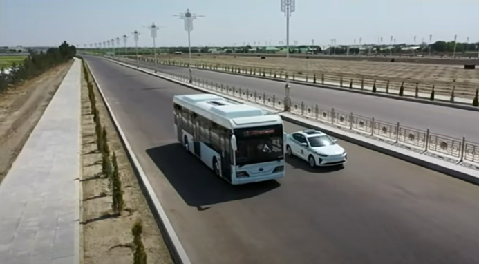  Gurbanguly Berdimuhamedov tested electric cars and electric buses in the city of Arkadag
