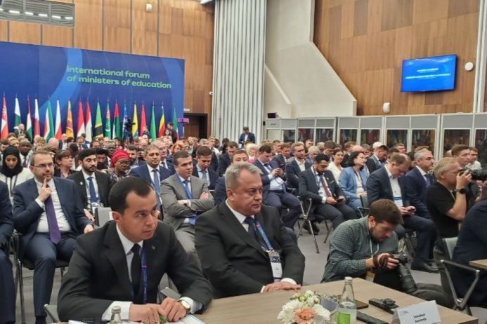  Делегация Туркменистана участвует в международном форуме министров образования в Казани