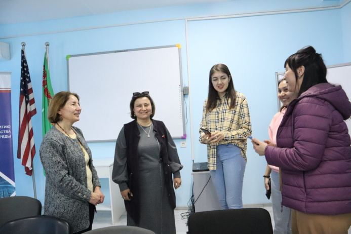  USAID запустил первую в Туркменистане программу DigiWomen Camp для девушек в сфере IT