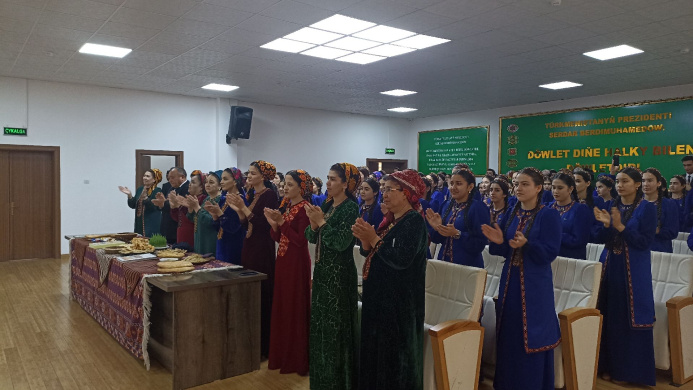  В Политехнической средней профшколе агентства «Туркменсвязь» отметили праздник весны