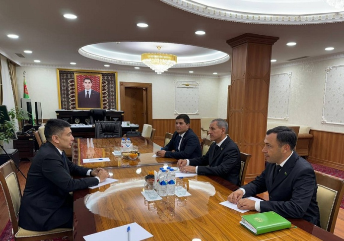  Узбекский посол провел переговоры с руководством Дашогузской области