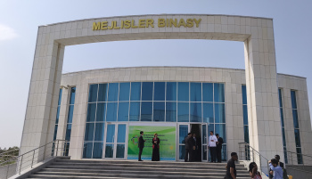 Awazada BMG-niň Deňze çykalgasy bolmadyk ýurtlar boýunça maslahatynyň öňüsyrasynda Ýaşlar forumy açyldy