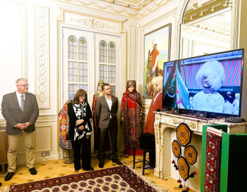 An art project from the Embassy of Turkmenistan with a Belgian performer was presented in Brussels
