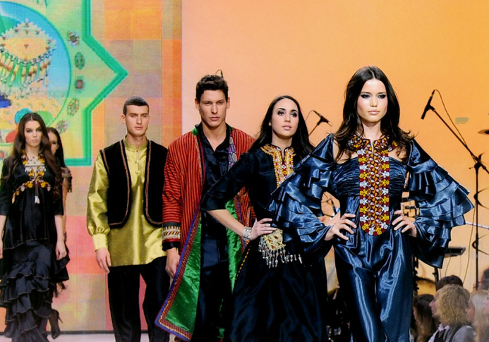  Turkmen motives in the world fashion