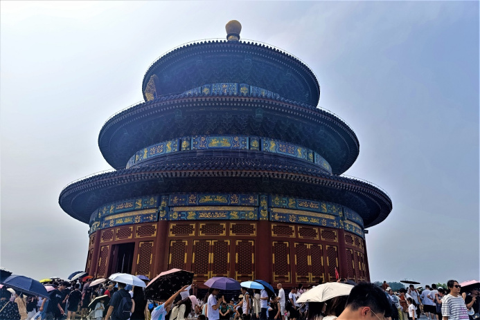  When the Sky Whispers and the Earth Echoes: A Journey into the Heart of Chinese Traditions