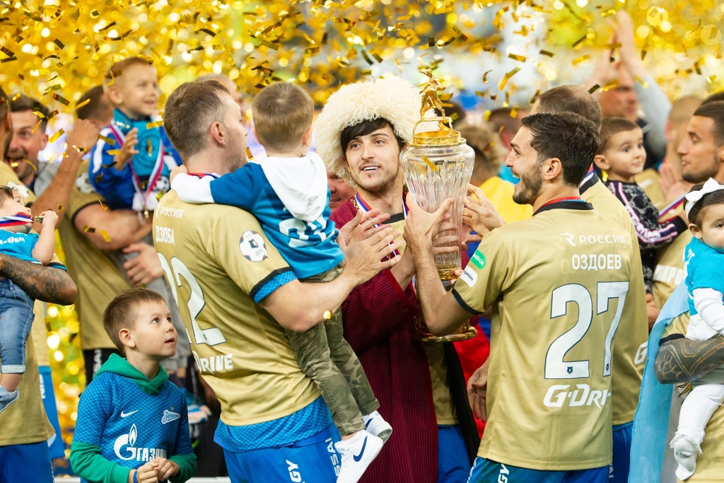 Форвард Зенита Сердар Азмун
