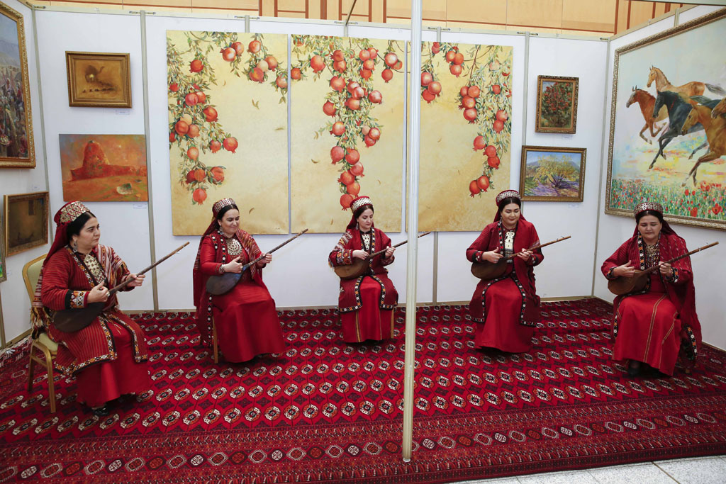 Весеннее арт-шоу в Ашхабаде