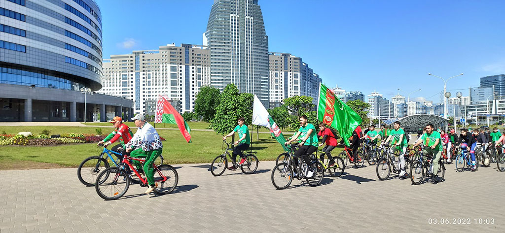 Туркменские дипучреждения провели велопробеги в Москве и Минске