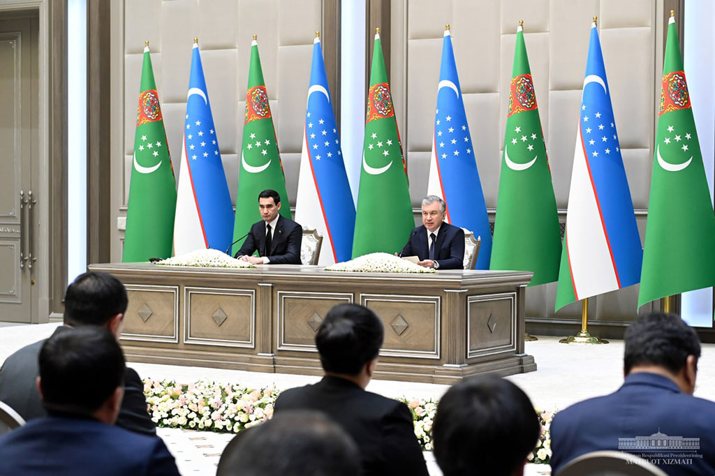 Президент Туркменистана Сердар Бердымухамедов и Президент Узбекистана Шавкат Мирзиёев сделали заявление для прессы по итогам проведенных в четверг переговоров