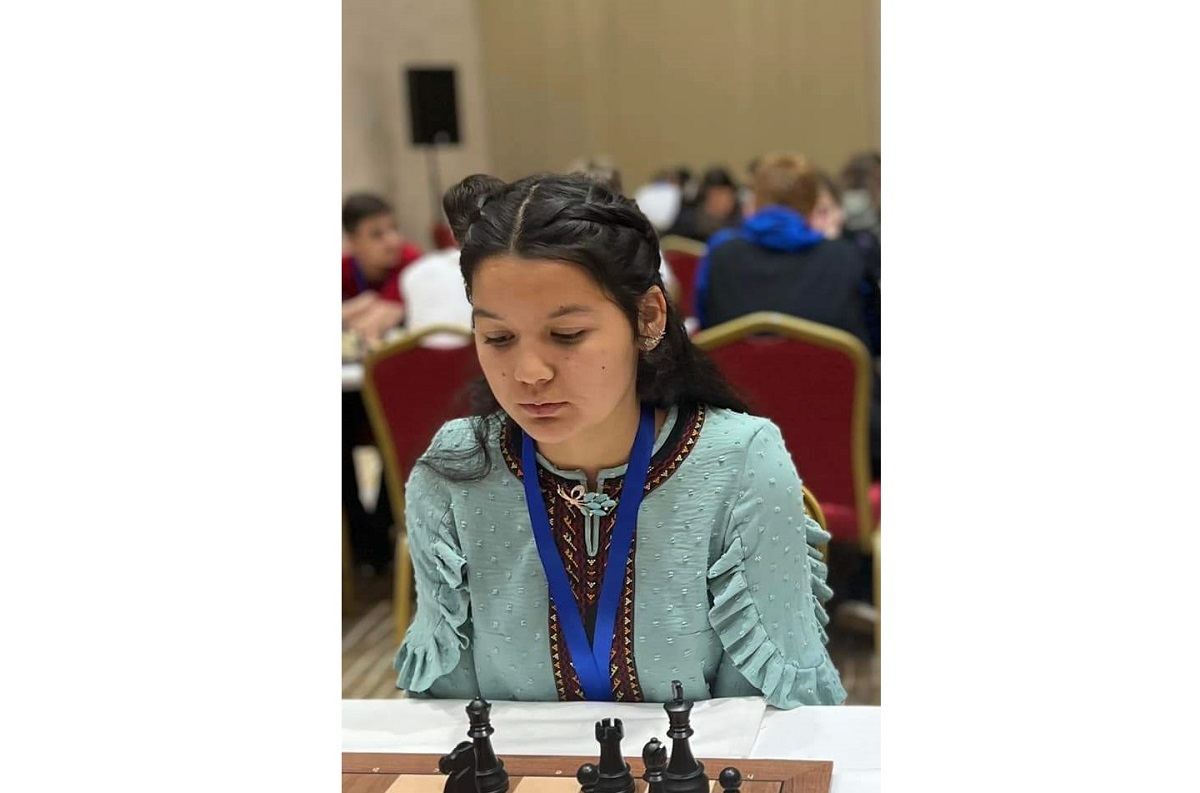 Leyla Shohradova 3 (Tkm dress).jpg