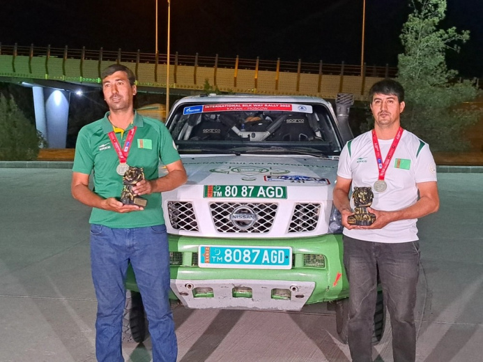  Гонщики из Туркменистана поборются за призовые места в международном ралли «Шёлковый путь-2024»