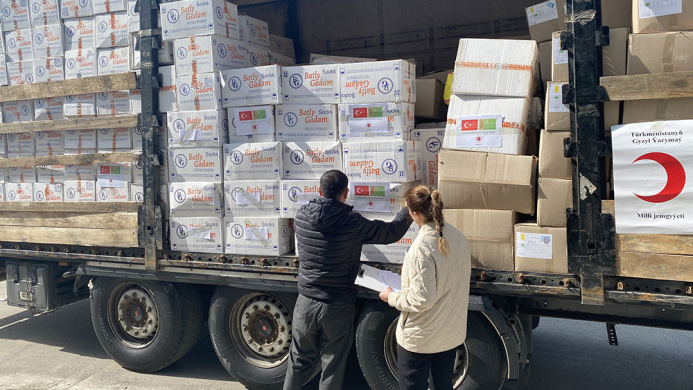  The Women's Union and the Red Crescent of Turkmenistan sent another 11 tons of humanitarian aid to Turkey