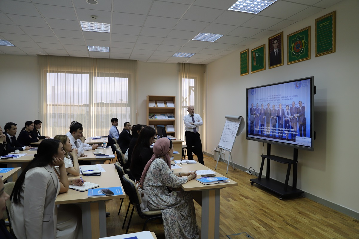 diplomaty-ca-proshli-programmu-podgotovki-v-ashhabade.JPG