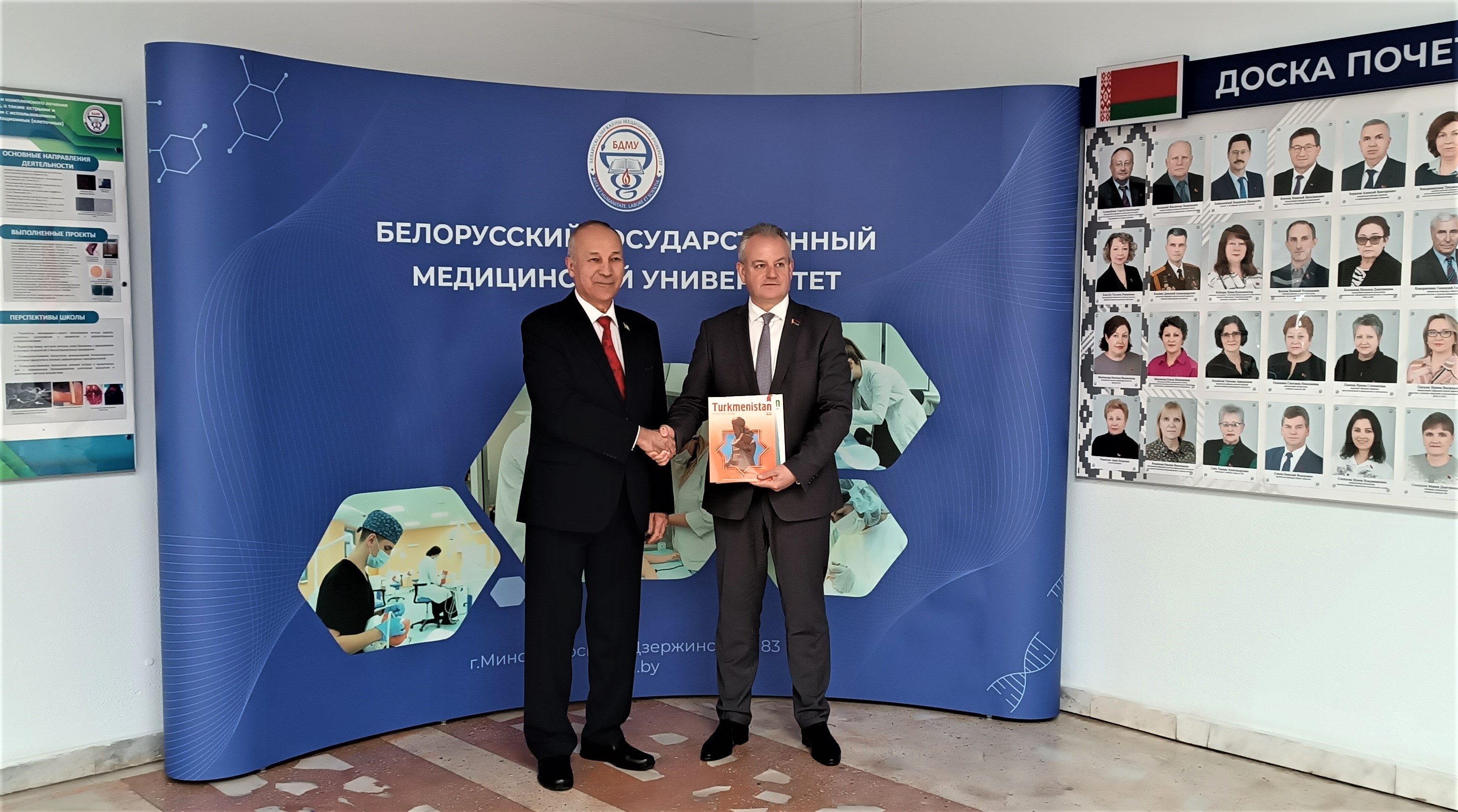 posol-turkmenistana-studenty-bgmu (1).jpg